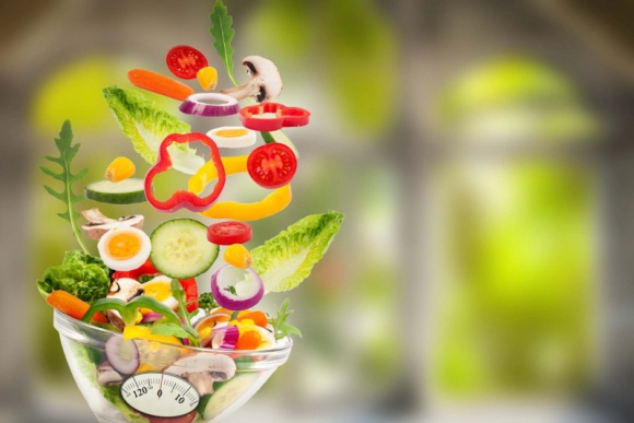Menu diabetyka. Czyli jak powinien wyglądać posiłek cukrzyka? Zdrowie, LIFESTYLE - Picie gorzkiej herbaty, ciągłe odmawianie deserów i jedzenie niesmacznych dań - tak wielu z nas kojarzy dietę cukrzyka. Nie wszyscy jednak wiedzą, że posiłki diabetyka to nie tylko pasmo wyrzeczeń, ale i odpowiednio dobrane produkty.