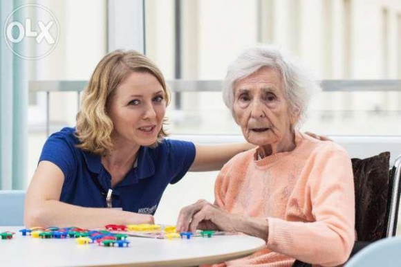 Zrozumieć Alzheimera Zdrowie, LIFESTYLE - 21 września w 70 krajach obchodzony jest Światowy Dzień Osób z Chorobą Alzheimera. Przy tej okazji warto zauważyć, że mimo że medycyna nie umie zahamować na stałe rozwoju schorzenia, to odpowiednie leczenie, terapia i rehabilitacja mogą wpłynąć na poprawę życia chorych.