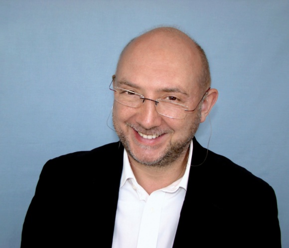 Jak wybrać szczoteczkę do zębów? Zdrowie, LIFESTYLE - Na rynku dostępnych jest wiele szczoteczek do zębów: z miękkim włosiem, z twardym, manualnych, elektrycznych czy sonicznych. Eksperci kampanii „Lekcja stomatologii” doradzają, jak wybrać tę najlepszą.