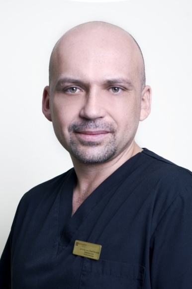 Nowy profesor belwederski we Wrocławiu Zdrowie, LIFESTYLE - Profesor Paweł Surowiak z wrocławskiego Uniwersytetu Medycznego odebrał dziś z rąk prezydenta Bronisława Komorowskiego nominację profesorską. Naukowiec prowadzi m.in. specjalistyczne badania w zakresie onkologii.
