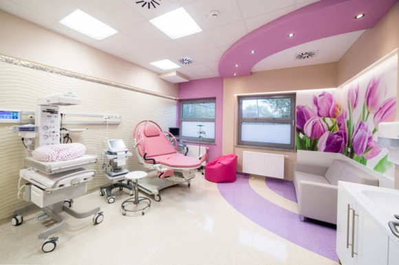 Prywatny szpital położniczy Medfemina już otwarty Zdrowie, LIFESTYLE - Dziś rozpoczyna działalność pierwszy we Wrocławiu niepubliczny szpital ginekologiczno-położniczy. Placówka mieści się przy ul. Borowskiej 262.