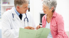 Wszystko co trzeba wiedzieć o menopauzie Zdrowie, LIFESTYLE - Jesteś po 40-tce i czujesz, że Twoje ciało od pewnego czasu zachowuje się inaczej niż dotychczas? Wszystko Cię denerwuje, a cyfry na wadze niebezpiecznie pną się w górę? To może być menopauza! Sprawdź czego możesz się spodziewać.
