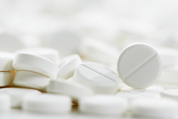 Niebieska tabletka, czyli seks zamknięty w recepcie Zdrowie, LIFESTYLE - W branży farmaceutycznej mówi się od pewnego czasu, że w ciągu kilku miesięcy w aptekach pojawić się może szeroko dostępny lek OTC z sildenafilem.