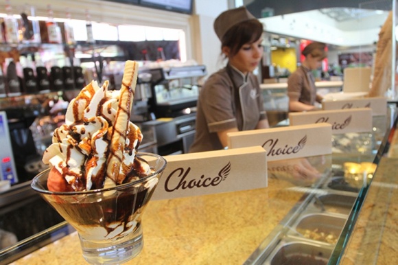 Choice znów z najsłodszą nagrodą w branży Zdrowie, LIFESTYLE - Czekoladziarnio-lodziarnia sieci Choice po raz kolejny zdobyła prestiżową nagrodę w konkursie Sweets & Coffee Awards. Rok temu marka została najlepszą cukiernią oraz najlepszą lodziarnią działającą w sieci, tym razem laury zdobył lokal w Bramie Pomorza w Chojnicach