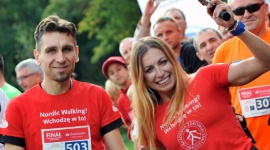 Z kijkami po zdrowie – finał Akademii Zdrowia Santandera Zdrowie, LIFESTYLE - Prawie 2,5 tys. osób i ponad 12 tys. przebytych kilometrów – to bilans bezpłatnych zajęć nordic walking organizowanych w ramach Akademii Zdrowia Santandera, którą wspiera Justyna Kowalczyk. Treningi w 15 miejscowościach prowadzili instruktorzy Polskiej Federacji Nordic Walking.