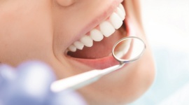 Czy u dentysty musi boleć? Zdrowie, LIFESTYLE - Co drugi Polak przyznaje, że unika chodzenia do dentysty, a głównym powodem jest lęk. Czy musi tak być? Niekoniecznie! Jak więc wybrać lekarza i co z nim ustalić przed zabiegiem, aby wejść i wyjść z jego gabinetu z uśmiechem?