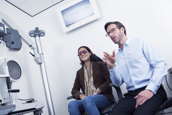 Okulista, optometrysta, optyk?kto najlepiej zdiagnozuje wzrok i dobierze okulary Zdrowie, LIFESTYLE - Zakłady optyczne kuszą błyskawicznymi ofertami na „okulary w godzinę”, a sklepy internetowe prześcigają się w ofertach na gotowe okulary – nierzadko po bardzo atrakcyjnych cenach.