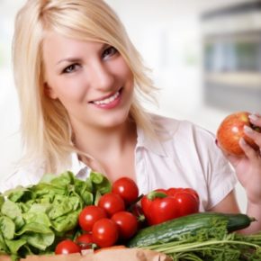 Wiosenna dieta. 6 zasad, które pomogą w walce z zimowym sadełkiem