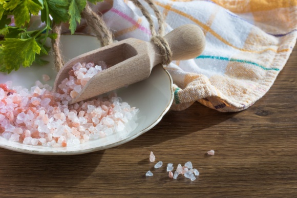 Fakty i mity na temat naturalnych suplementów diety Zdrowie, LIFESTYLE - Sól himalajska, jagody goji, czy młody jęczmień – te naturalne suplementy diety w ostatnim czasie są bardzo popularne. Podobno ich działanie ma zbawienny wpływ na zdrowie, wspomaga odchudzanie i sprawia, że jesteśmy szczęśliwsi. No właśnie podobno...