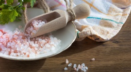 Fakty i mity na temat naturalnych suplementów diety Zdrowie, LIFESTYLE - Sól himalajska, jagody goji, czy młody jęczmień – te naturalne suplementy diety w ostatnim czasie są bardzo popularne. Podobno ich działanie ma zbawienny wpływ na zdrowie, wspomaga odchudzanie i sprawia, że jesteśmy szczęśliwsi. No właśnie podobno...