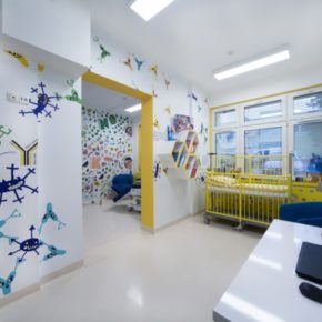 Otwarcie edukacyjnej sali podań leków biologicznych dla dzieci w Szczecinie