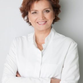CORAZ MŁODSI LUDZIE TRACĄ ZĘBY PRZEZ PARADONTOZĘ – JAK TEMU ZARADZIĆ?