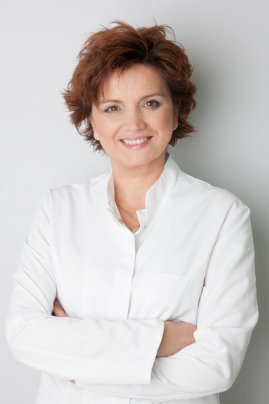 CORAZ MŁODSI LUDZIE TRACĄ ZĘBY PRZEZ PARADONTOZĘ – JAK TEMU ZARADZIĆ? Zdrowie, LIFESTYLE - Nieodpowiednia higiena jamy ustnej, wady zgryzu czy uwarunkowania genetyczne powodują paradontozę, z którą zmaga się coraz więcej Polaków. Bagatelizowanie zapalenia przyzębia może doprowadzić do wielu powikłań, których efektem jest wypadanie zębów.