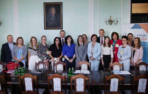 Poprawa dostępu do leczenia chorych na cukrzycę typu 2 w Polsce Zdrowie, LIFESTYLE - Chociaż cukrzyca po raz kolejny znalazła się na liście priorytetów Ministerstwa Zdrowia, w Polsce wciąż brakuje konkretnych działań, zmierzających do poprawy dostępu chorych na cukrzycę typu 2 do leczenia zgodnego ze standardami klinicznymi.