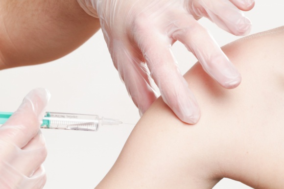Kleszczowe zapalenie mózgu - groźne i nieprzewidywalne Zdrowie, LIFESTYLE - Kleszczowe zapalenie opon mózgowo - rdzeniowych i mózgu jest groźną chorobą ośrodkowego układu nerwowego. Niejednokrotnie występują po niej powikłania pochorobowe. To najczęściej uporczywe bóle głowy, zaburzenia psychiczne, a nawet niedowłady.