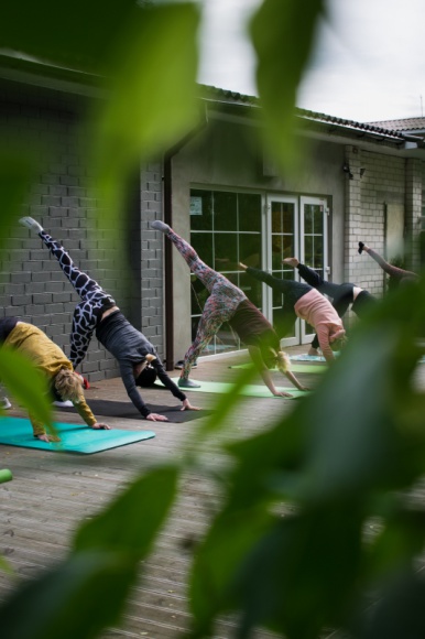 Chwila relaksu dla zapracowanych. Warsztaty jogi na świeżym powietrzu z Idea Hub Zdrowie, LIFESTYLE - Już w najbliższą sobotę, 25 sierpnia o godz. 12:00 w łódzkim Parku Helenów odbędą się bezpłatne warsztaty jogi dla zapracowanych. Organizatorem warsztatów jest przestrzeń coworkingowa Idea Hub.