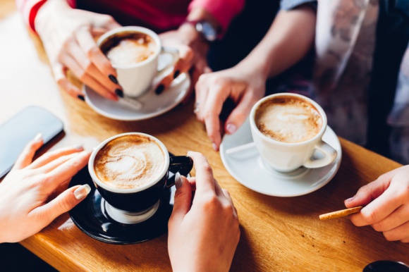 Rusza „stomaCAFE” – nowa inicjatywa Fundacji STOMAlife startuje w Warszawie Zdrowie, LIFESTYLE - W ramach trwającej kampanii społecznej „Stomia – symbol zwycięstwa”, Fundacja Stomalife zaprasza na cykl spotkań przy kawie, podczas których każdy, kto chce dowiedzieć się więcej na temat stomii może w nieformalnej atmosferze to uczynić.