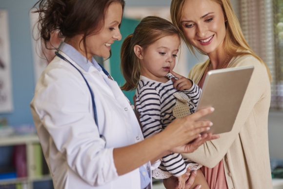 Współczesne trendy w pediatrii – zapobieganie lepsze od leczenia Zdrowie, LIFESTYLE - Troska o zdrowe, szczęśliwe i bezpieczne dzieciństwo swoich pociech to dla rodziców priorytet.