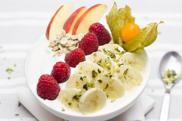 Czy „light” to naprawdę „light”? Zdrowie, LIFESTYLE - W sklepach i supermarketach mnóstwo miejsca zajmują produkty typu light. Lekkie majonezy, które ponoć nie tuczą, fit pleśniowe sery o obniżonej zawartości tłuszczu czy „zdrowe”, czekoladowe płatki śniadaniowe – taki przekaz sprawia, że sięgamy po to bezkarnie.