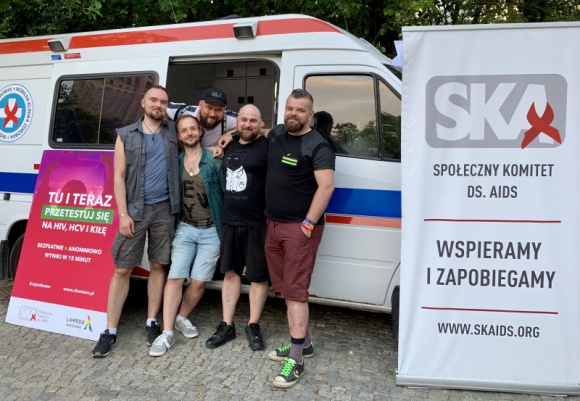 Testowanie na HIV podczas Marszu Równości Zdrowie, LIFESTYLE - Podczas Marszu Równości 6 lipca w Poznaniu będzie można przebadać się w kierunku zakażenia HIV oraz zarejestrować swój numer w systemie przypominającym o teście. Akcja prowadzona jest w ramach kampanii Społecznego Komitetu ds. AIDS dzięki wygranej w konkursie Pozytywnie Otwarci.