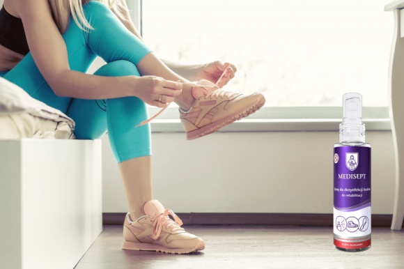Nowy spray Medisept – skutecznie usuwa przykry zapach i dba o zdrowie stóp Zdrowie, LIFESTYLE - Ciepłe i wilgotne środowisko wnętrza butów sprzyja rozwojowi bakterii oraz grzybów. W drogeriach Rossmann pojawił się nowy spray marki Medisept.
