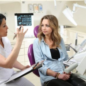 Kiedy trzeba wybrać się do dentysty? 5 oznak, że to najwyższy czas odwiedzić lek