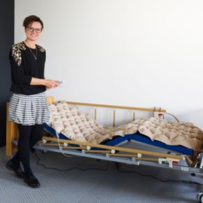 Łóżka rehabilitacyjne w asortymencie bezpłatnej wypożyczalni internetowej