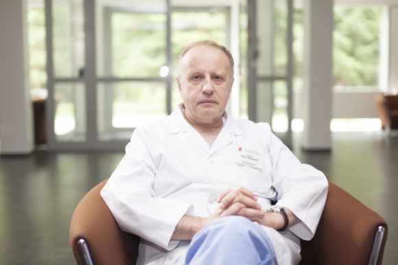 Prof. Adam Witkowski: Miejmy świadomość, że koronawirus uszkadza serce Zdrowie, LIFESTYLE - Z dotychczas dostępnych danych z Wuhan wynika, że choroby sercowo-naczyniowe były obecne u prawie 50 proc. pacjentów, którzy zachorowali na COVID-19, i aż w 70 proc. u osób zmarłych.