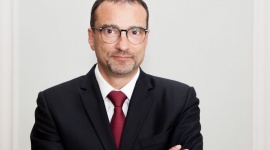 Pandemia COVID-19 - jak „widzi” to sam wirus? Zdrowie, LIFESTYLE - Czy wirus żyje? Jaki ma cel i do czego potrzebuje człowieka? Na te i inne pytania o wirusa SARS-CoV-2 odpowie, podczas webinarium Szkoły Biznesu Politechniki Warszawskiej, prof. dr hab. n. med. Marcin Czech, specjalista z zakresu epidemiologii i zdrowia publicznego
