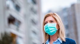 Błyskawiczna reakcja Super-Pharm Zdrowie, LIFESTYLE - Zgodnie z nowymi przepisami obowiązującymi od czwartku 16 kwietnia 2020 roku do odwołania – wszyscy obywatele mają nakaz osłaniania twarzy oraz nosa po wyjściu z domu.