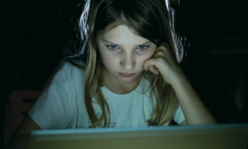 Uzależnienie od elektroniki, czyli kiedy dziecko ucieka w wirtualny świat
