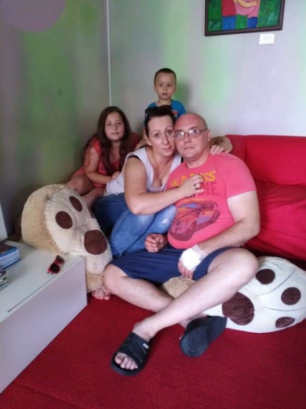 Koronawirus: Pekao Leasing zbiera środki dla potrzebujących Zdrowie, LIFESTYLE - W obliczu pandemii koronawirusa, pracownicy Pekao Leasing zorganizowali zbiórkę pieniędzy. Spółka zwielokrotniła uzbieraną kwotę, by zakupić przyłbice ochronne dla seniorów oraz wesprzeć Pana Damiana, który zmaga się ze złośliwym guzem mózgu.