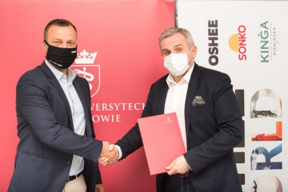 WALCZ, ZWYCIĘŻAJ, ŻYJ! Zdrowie, LIFESTYLE - Fundacja OSHEE i Szpital Uniwersytecki w Krakowie zawiązali współpracę na rzecz wsparcia zdrowia psychicznego wśród młodzieży